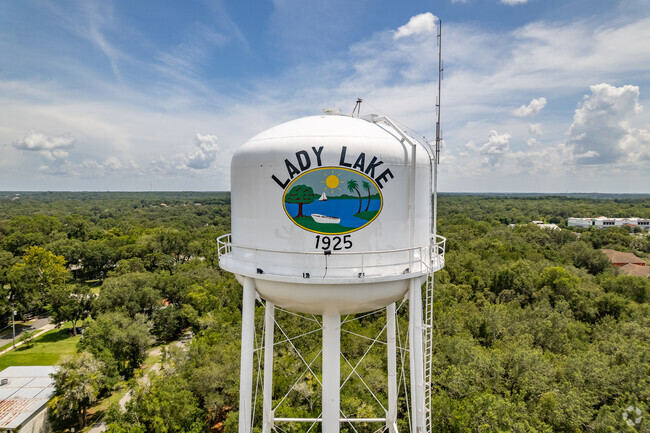 Image of Lady Lake water tower.